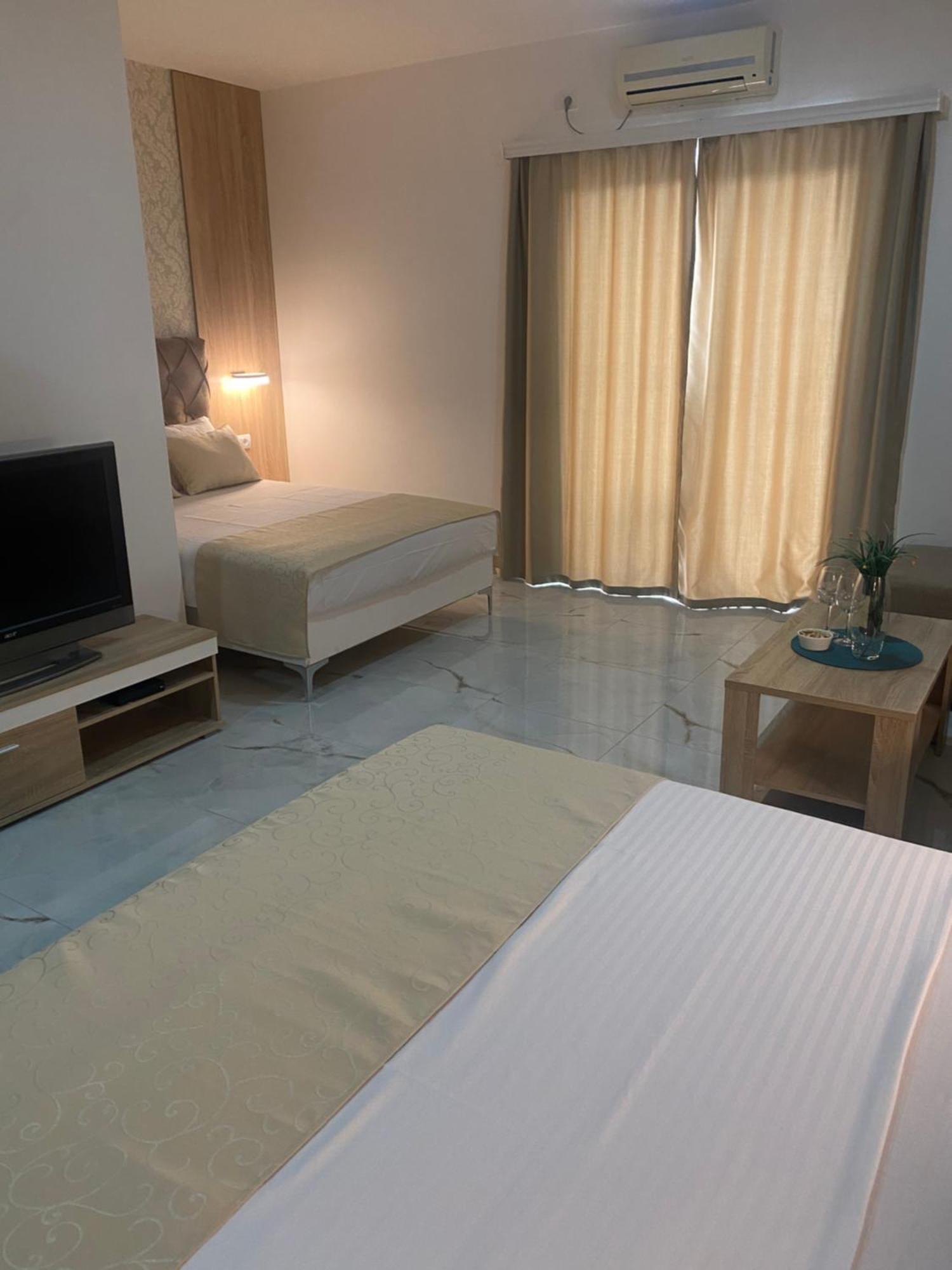 Apartments Vila Sara M Улцин Екстериор снимка